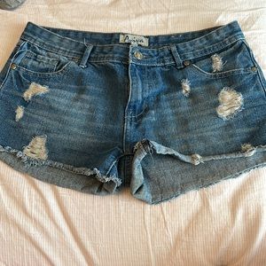 Distressed Jeans shorts